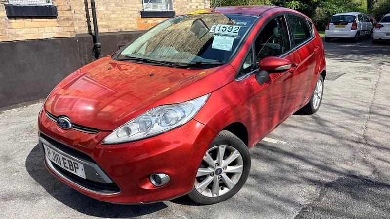 Used Ford Fiesta Zetec 70 HP (51 kW) 2010 Red Hatchback