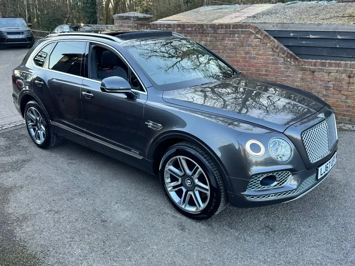 Used Bentley Bentayga 435 HP (319 kW) 2017 Grey SUV