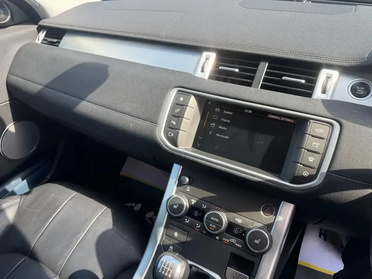 Used Land Rover Range Rover evoque SE 150 HP (110 kW) 2018 White Estate
