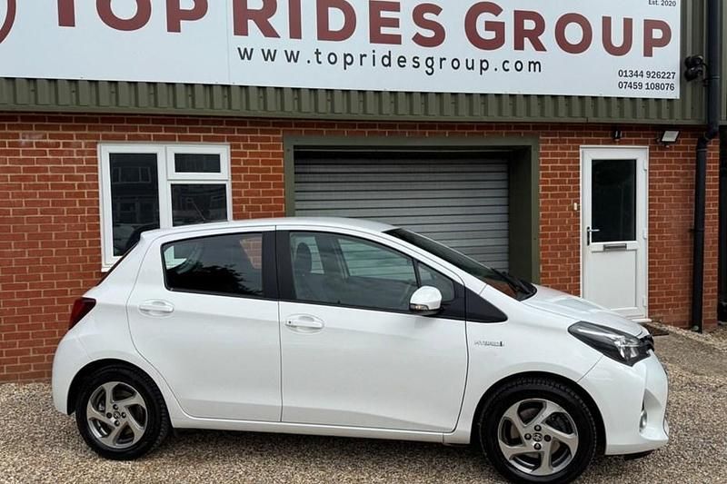 Used 2015 Toyota Yaris Hybrid | £10,269 (Fair price) - Image 1/1