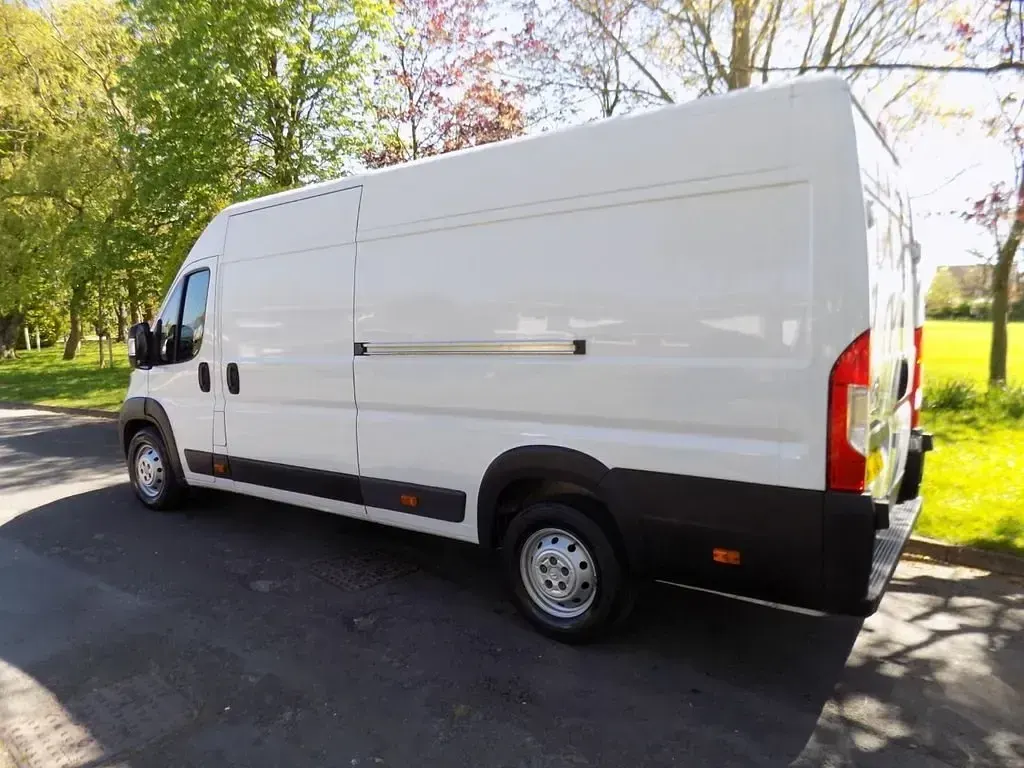 Begagnad Citroën Relay 2023 Vit Van
