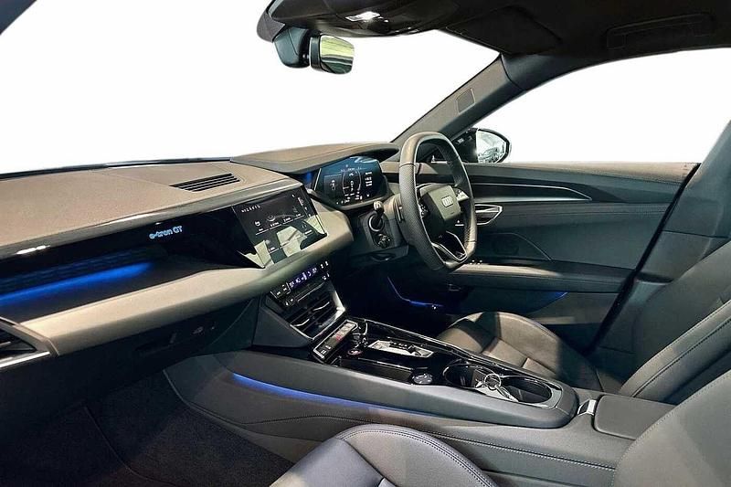 New Audi e-tron 369 kW (503 HP) 2026 Mythos black metallic SUV