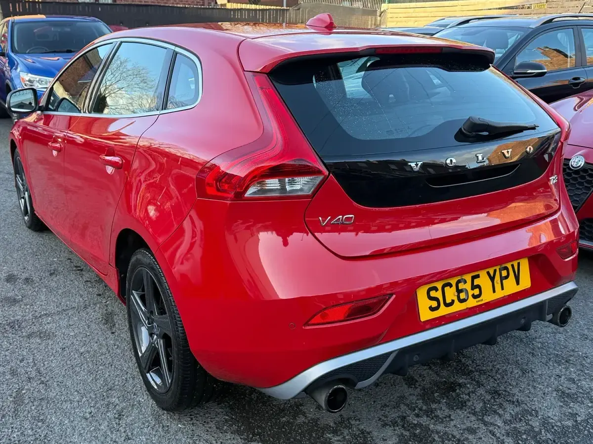 Used Volvo V40 R-Design 122 HP (89 kW) 2016 Red Hatchback