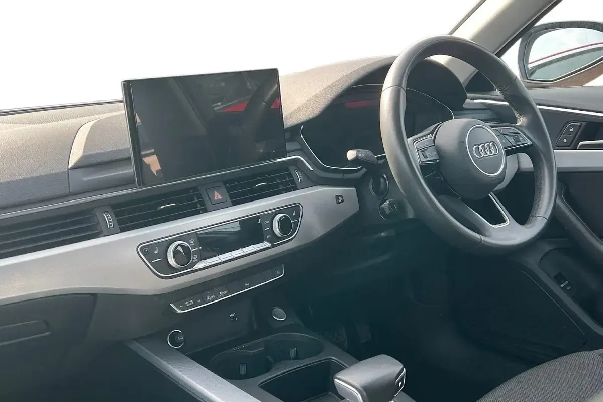 Used Audi A4 Comfort 150 HP (110 kW) 2022 Red Estate
