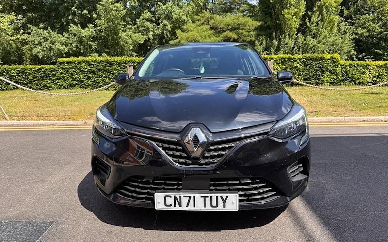 Used Renault Clio V Iconic 90 HP (66 kW) 2022 Hatchback