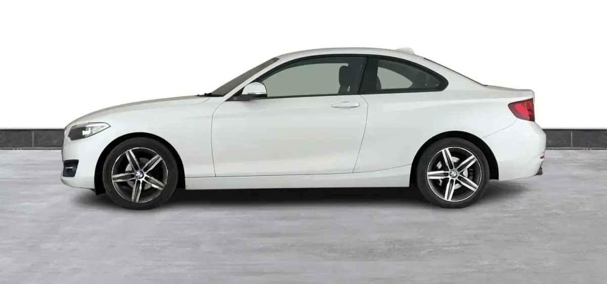 Used BMW 218 Sport Line 2016 Mineral white Coupe