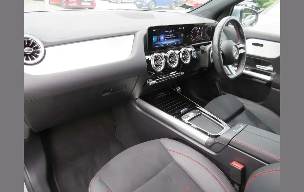Used Mercedes GLA220 Executive 187 HP (137 kW) 2026 Silver SUV