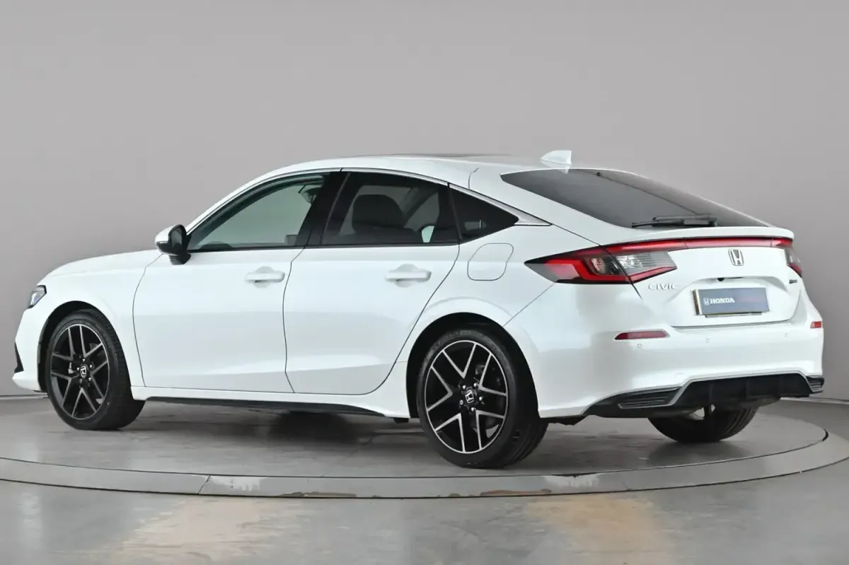 Używany Honda Civic Advance 184 KM (135 kW) 2023 Biały Hatchback