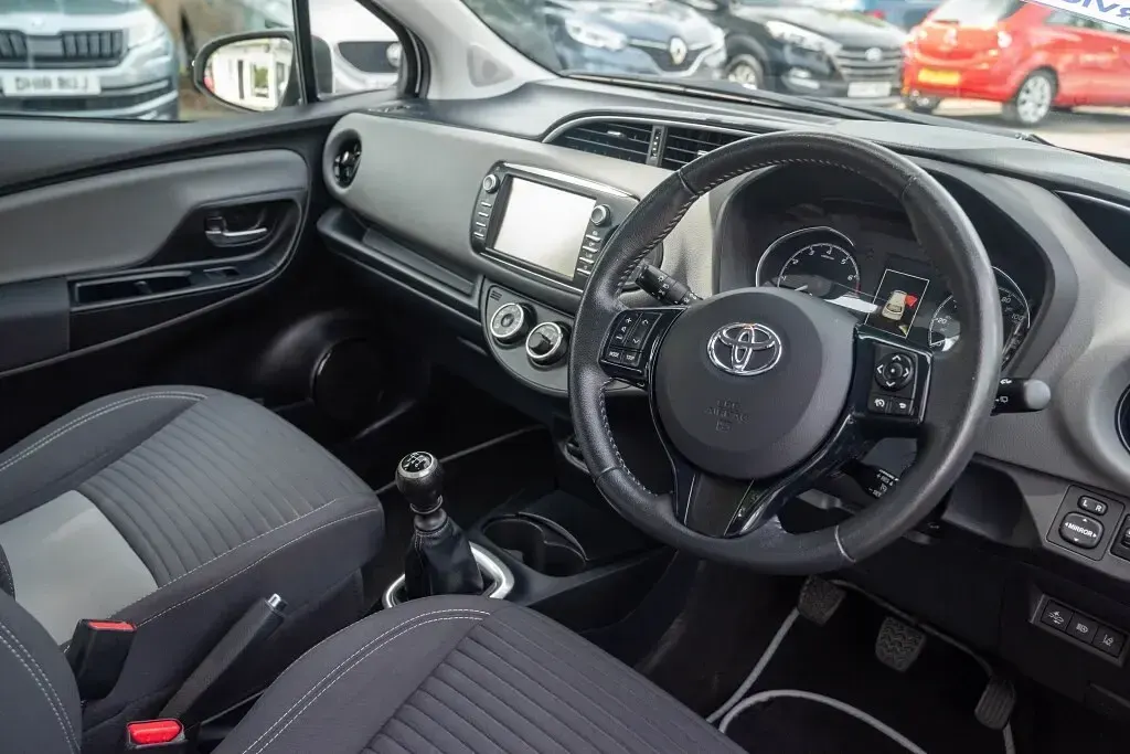 Used Toyota Yaris 2019 White Hatchback