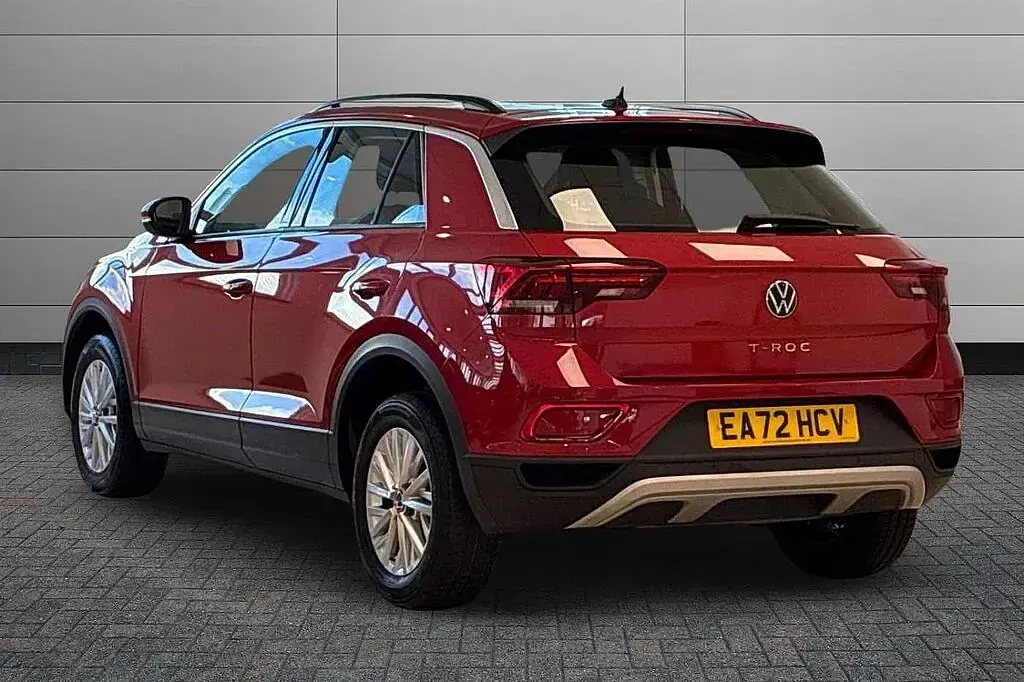 Used VW T-Roc Life 110 HP (80 kW) 2022 Red SUV
