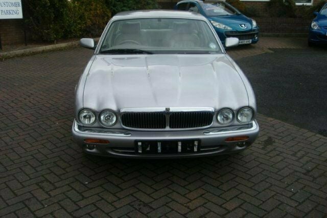 Used Jaguar XJ8 240 HP (176 kW) 2000 Sedan