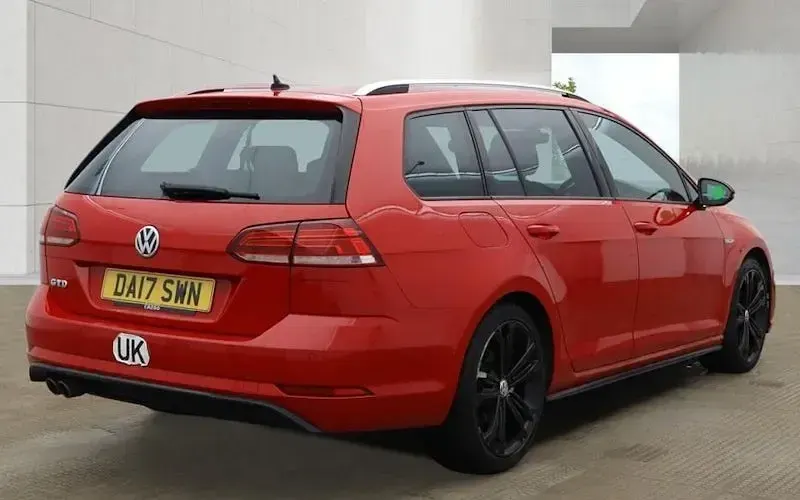 Used VW Golf VII GTD 184 HP (135 kW) 2017 Red Estate