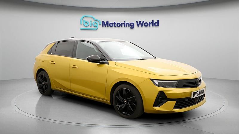 Yellow/black Used 2023 Vauxhall Astra S Hatchback | £13,000 (Fair price) - Image 1/4