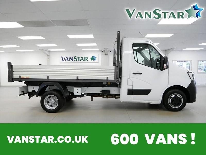 White Used 2023 Renault Master Business Van | £22,989 (Fair price) - Image 1/4