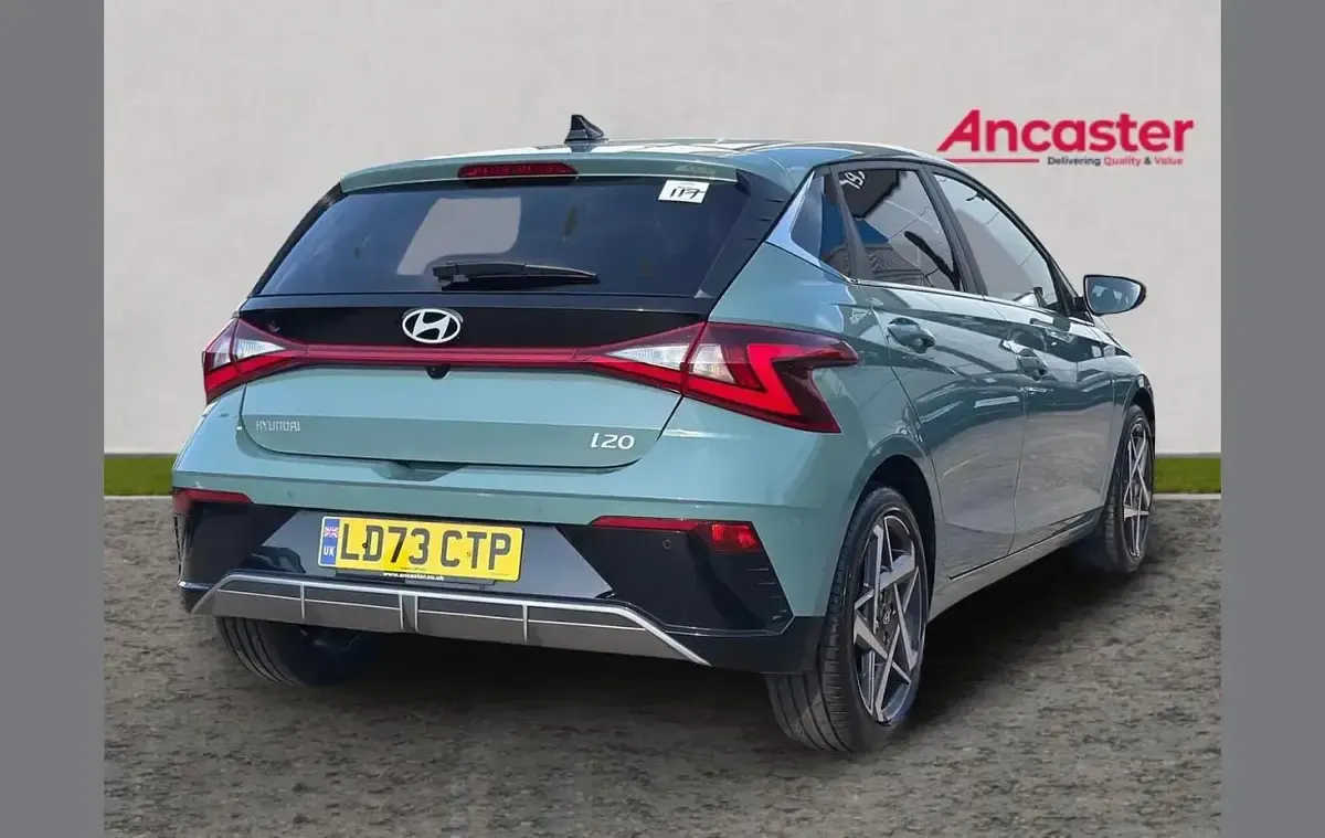 Used Hyundai i20 Ultimate 99 HP (72 kW) 2024 Green Hatchback