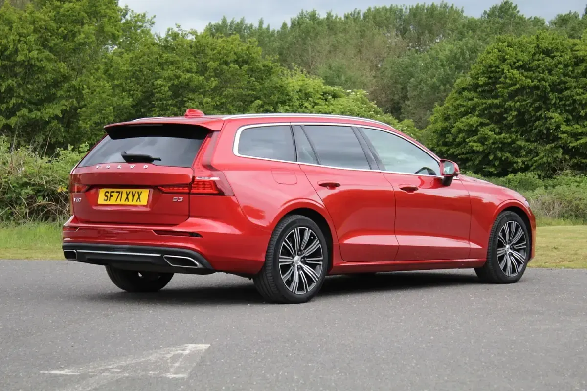 Used Volvo V60 Inscription 160 HP (117 kW) 2021 Red Estate