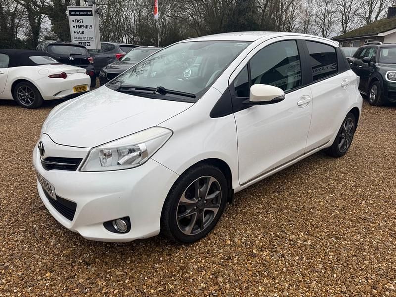 Used Toyota Yaris Multidrive S 2013 White Hatchback