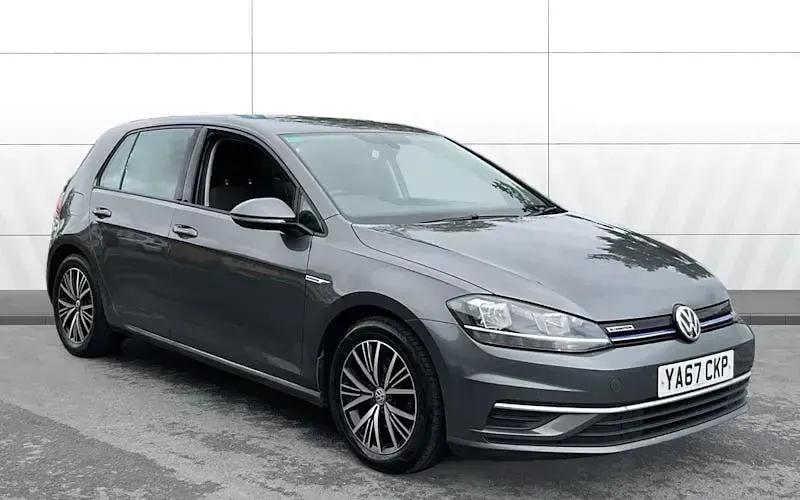 Used VW Golf VII SE 131 HP (96 kW) 2017 Hatchback