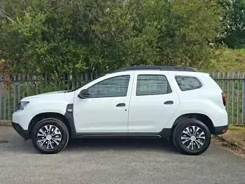 Used Dacia Duster Essentiel 100 HP (73 kW) 2021 White SUV