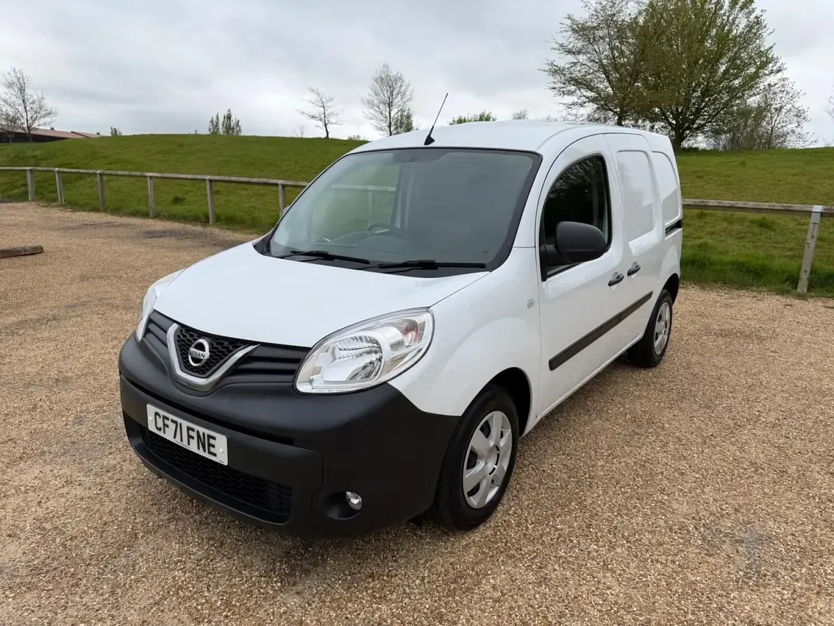 Used Nissan NV250 Acenta 115 HP (84 kW) 2021 White Van