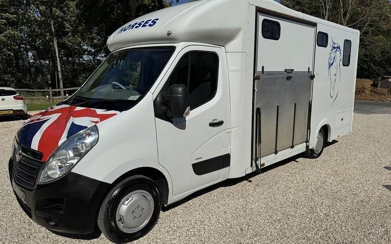 Used Vauxhall Movano 125 HP (91 kW) 2014 White MPV