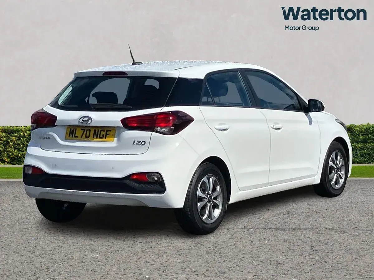 Used Hyundai i20 SE 84 HP (61 kW) 2020 White Hatchback