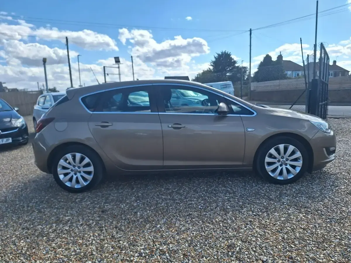 Used Vauxhall Astra Elite 2014 Brown Hatchback