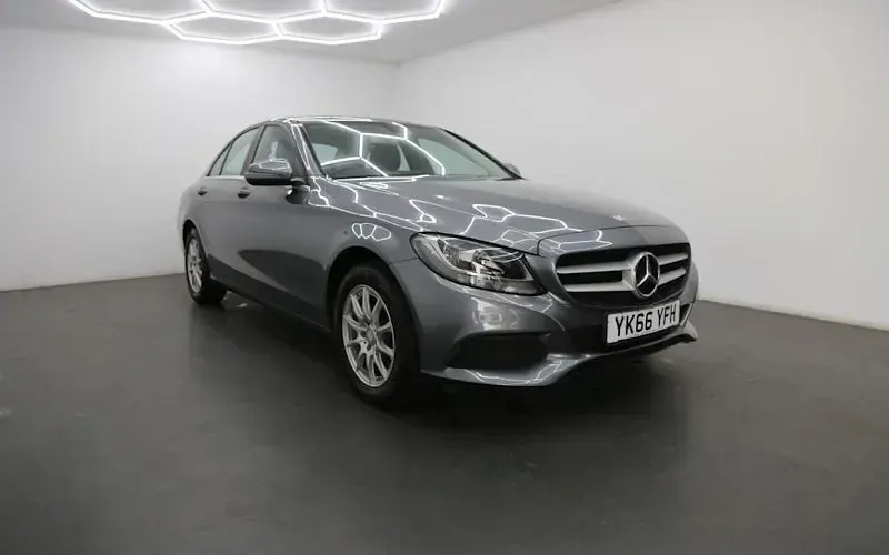 Used Mercedes C200 SE 184 HP (135 kW) 2016 Sedan
