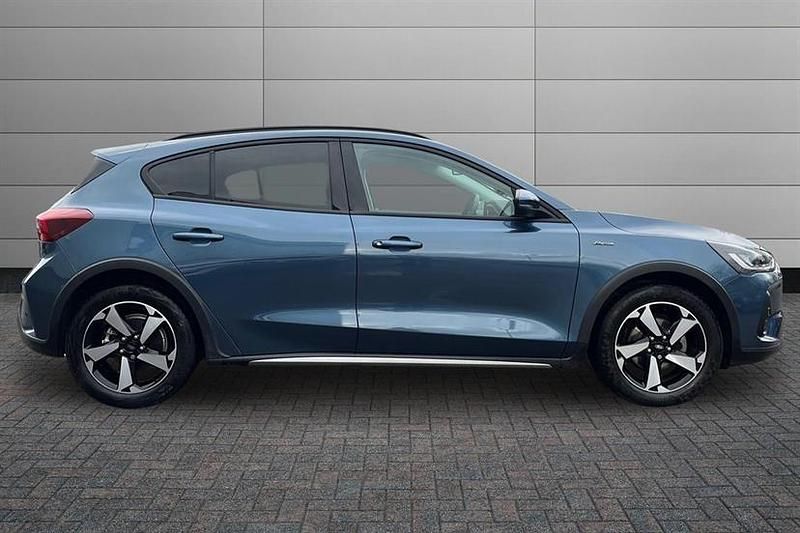 Used Ford Focus Active 125 HP (91 kW) 2024 Chrome blue Hatchback