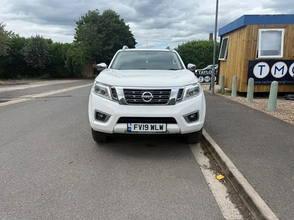 Used Nissan Navara Tekna 190 HP (139 kW) 2019 White Pickup