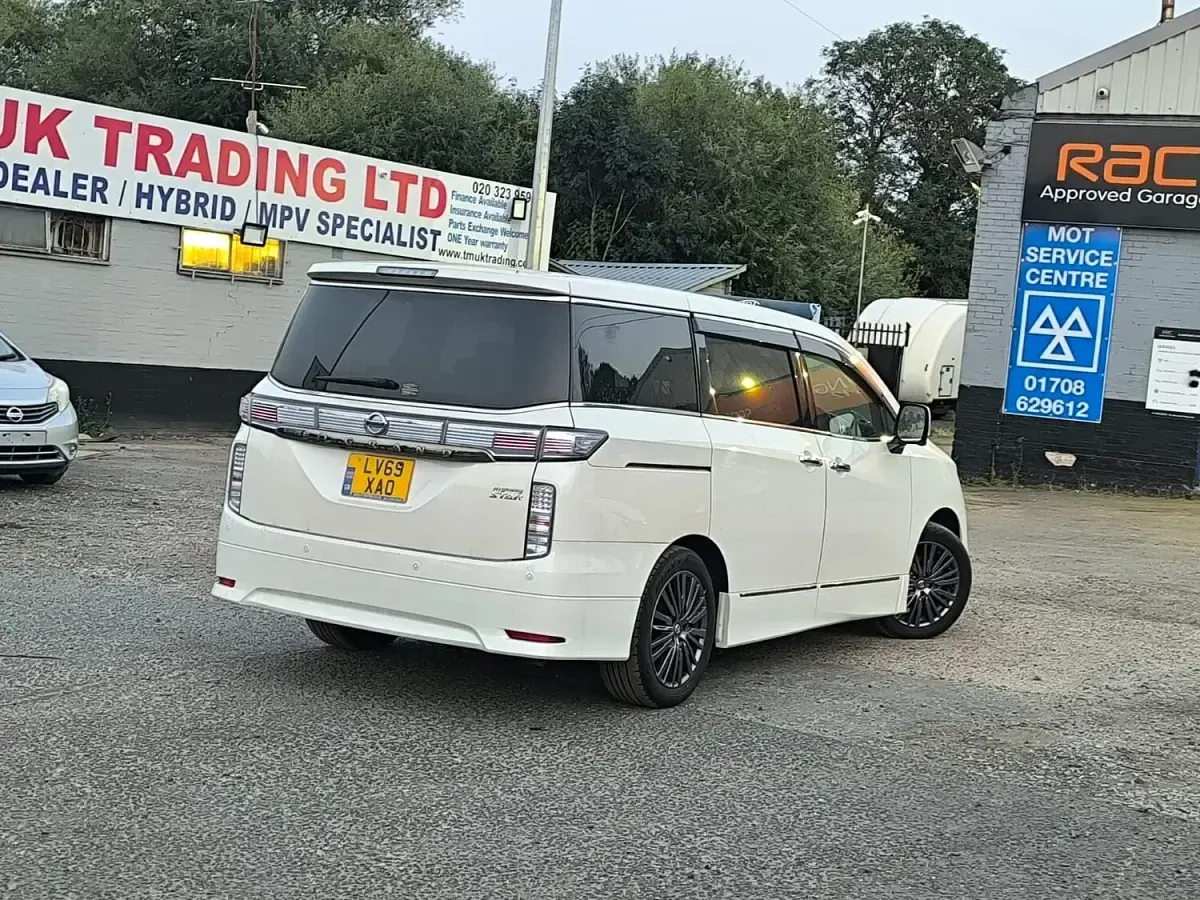 Used Nissan Elgrand Premium Edition 2020 White MPV