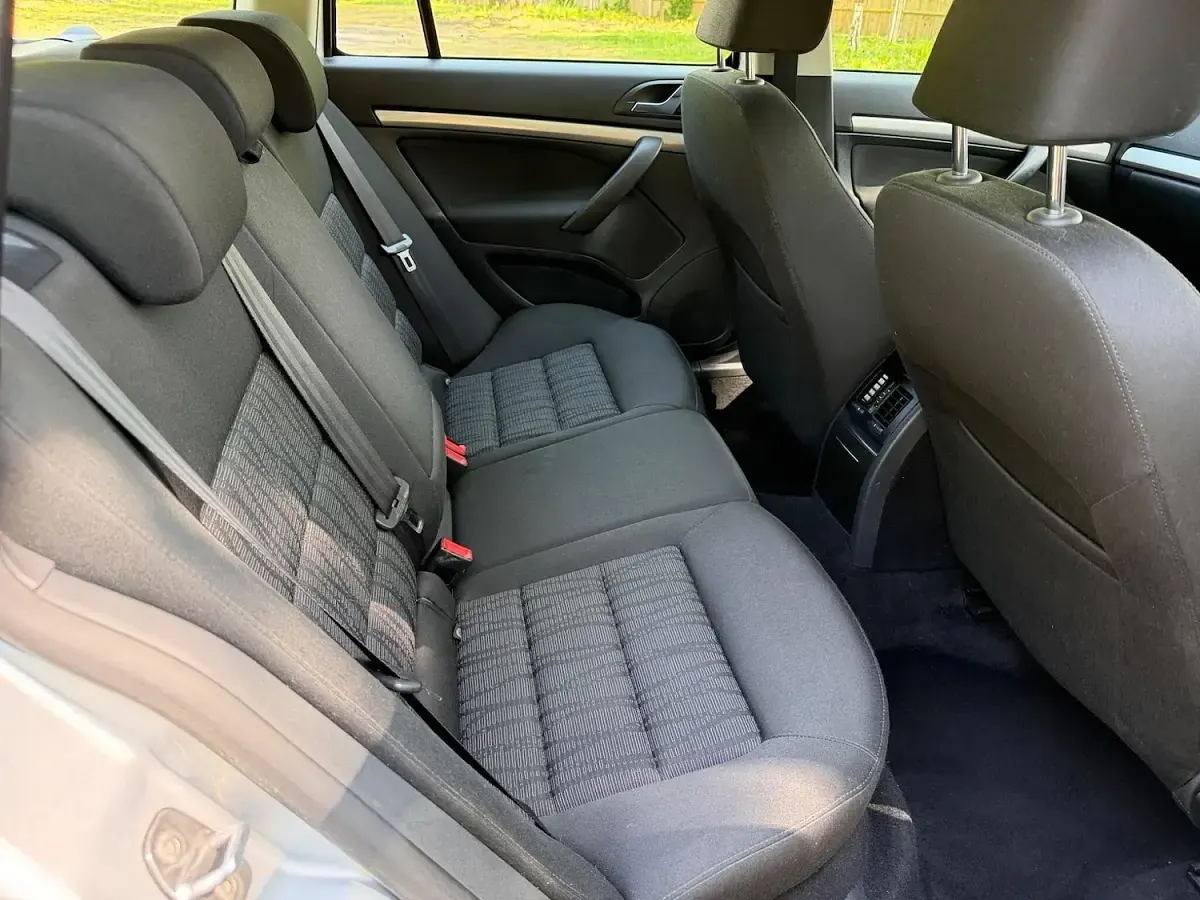 Used Skoda Octavia Elegance 140 HP (102 kW) 2010 Silver Estate