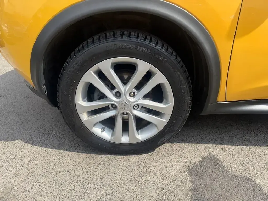 Used Nissan Juke Acenta Premium 115 HP (84 kW) 2014 Yellow SUV