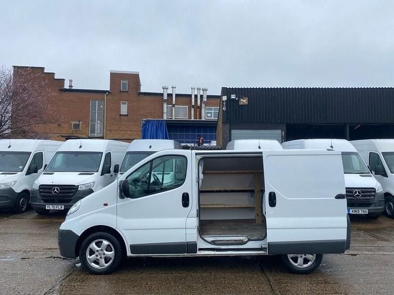 Used Vauxhall Vivaro 90 HP (66 kW) 2014 White MPV