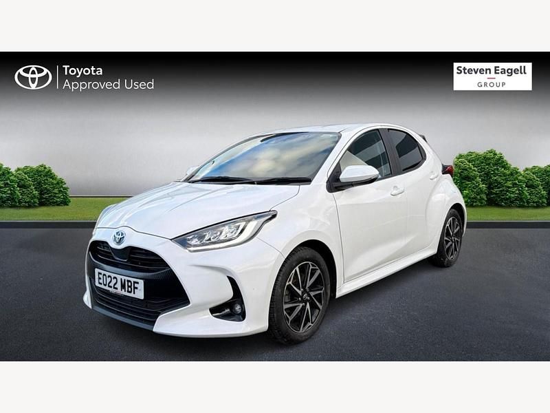 Used Toyota Yaris Hybrid Design 2022 White Hatchback