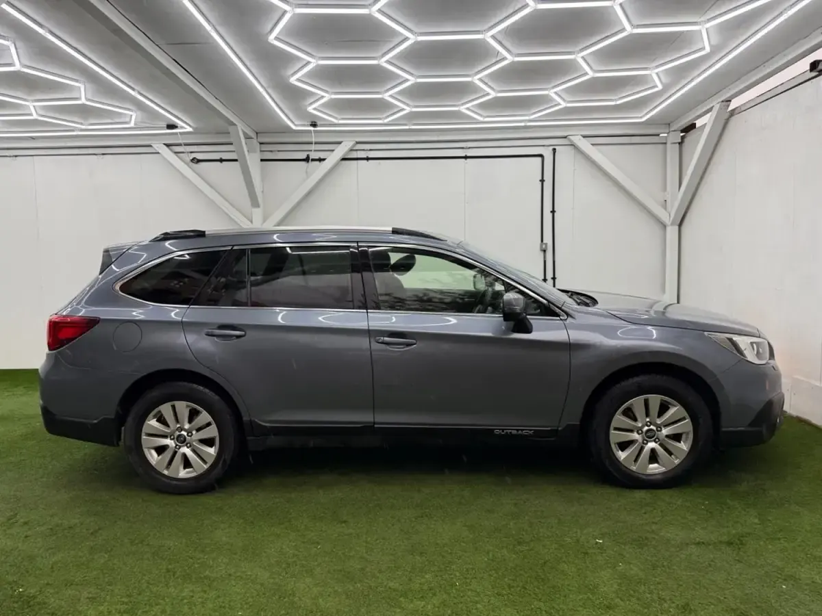 Usado Subaru Outback 150 CV (110 kW) 2015 Gris Familiar