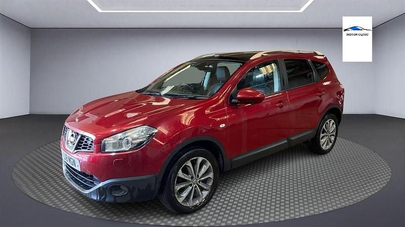 Red Used 2013 Nissan Qashqai +2 Tekna SUV | £3,000 (Good price) - Image 1/4