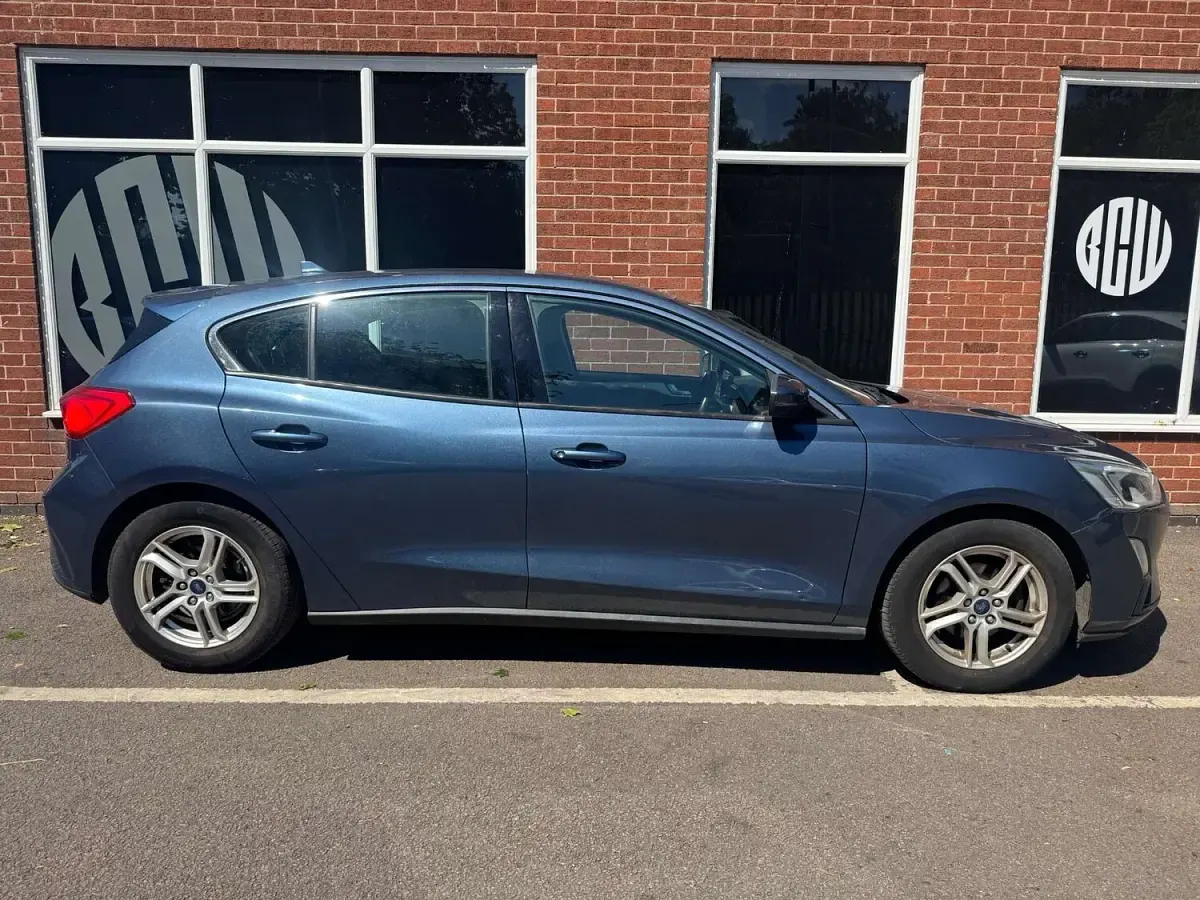 Used Ford Focus Zetec 100 HP (73 kW) 2019 Blue Hatchback