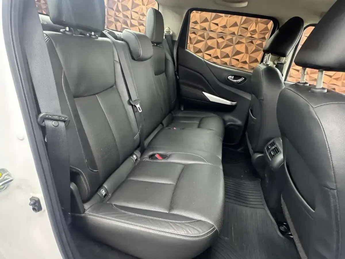 Used Nissan Navara Tekna 2016 White Pickup