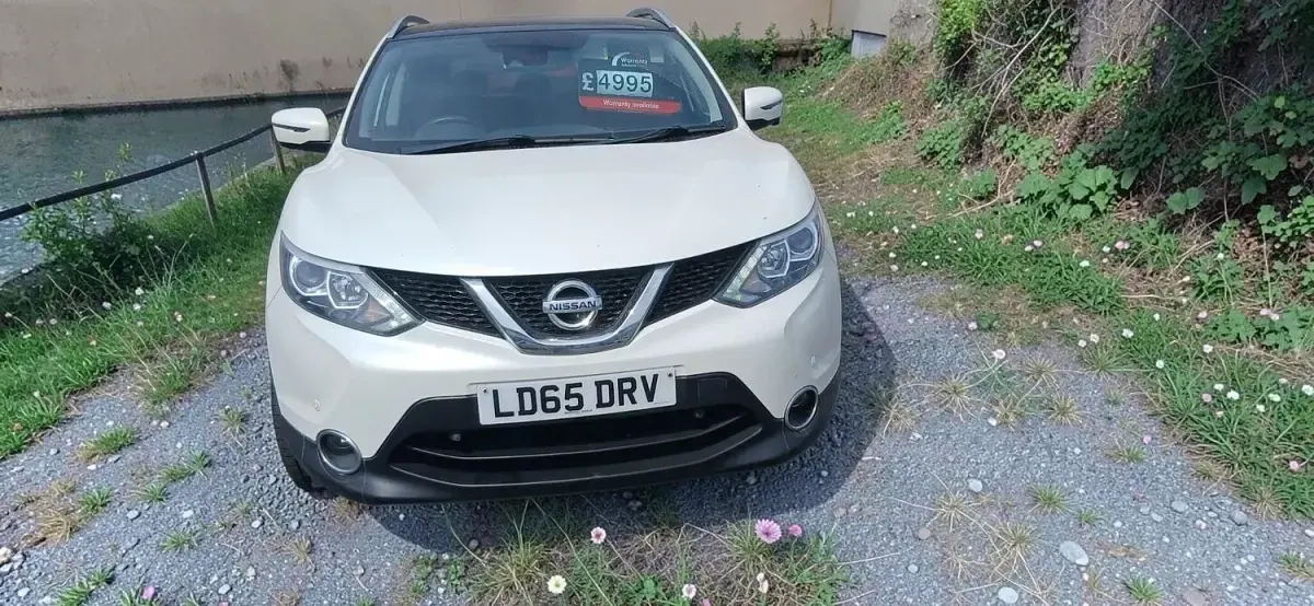 Used Nissan Qashqai N-TEC 110 HP (80 kW) 2015 White SUV