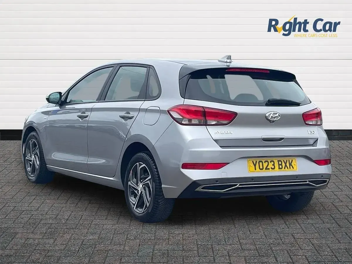 Used Hyundai i30 SE 120 HP (88 kW) 2023 Silver Hatchback