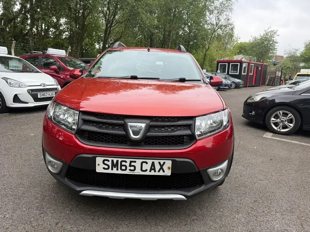 Used Dacia Sandero Ambiance 90 HP (66 kW) 2015 Red Hatchback