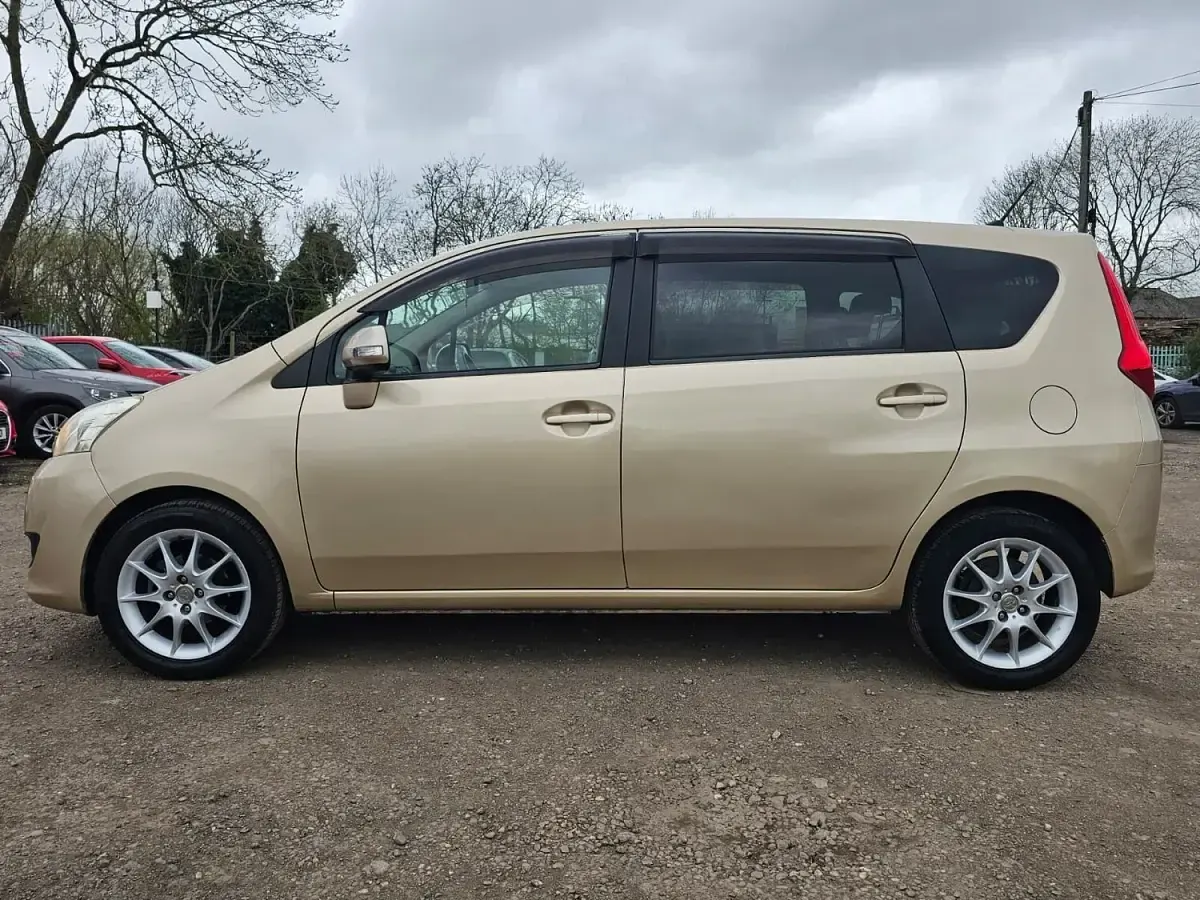 Used Toyota Corolla 2009 Gold Sedan