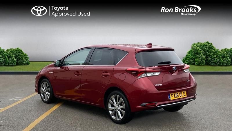 Used Toyota Auris Hybrid 2018 Red Hatchback