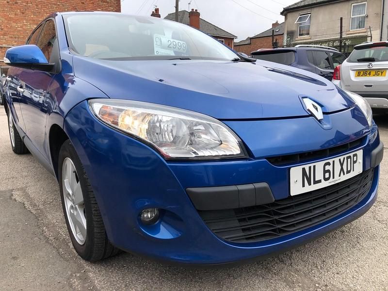 Used Renault Mégane III Dynamique 110 HP (80 kW) 2011 Blue Hatchback
