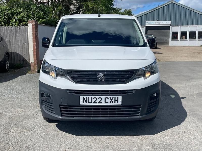 Usado Peugeot Partner 131 HP (96 kW) 2022 Branco Monovolume