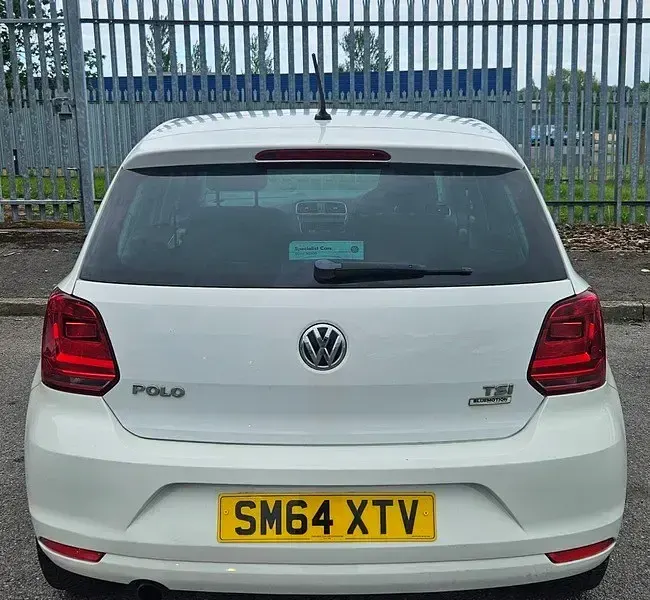 Used VW Polo Design 90 HP (66 kW) 2015 White Hatchback