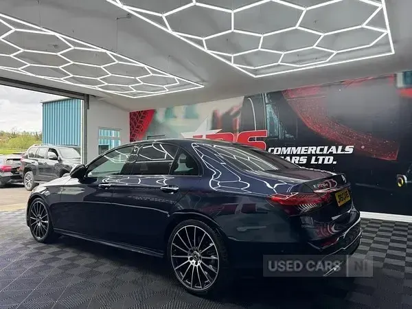 Usado Mercedes E200 AMG line 200 CV (147 kW) 2022 Azul Berlina