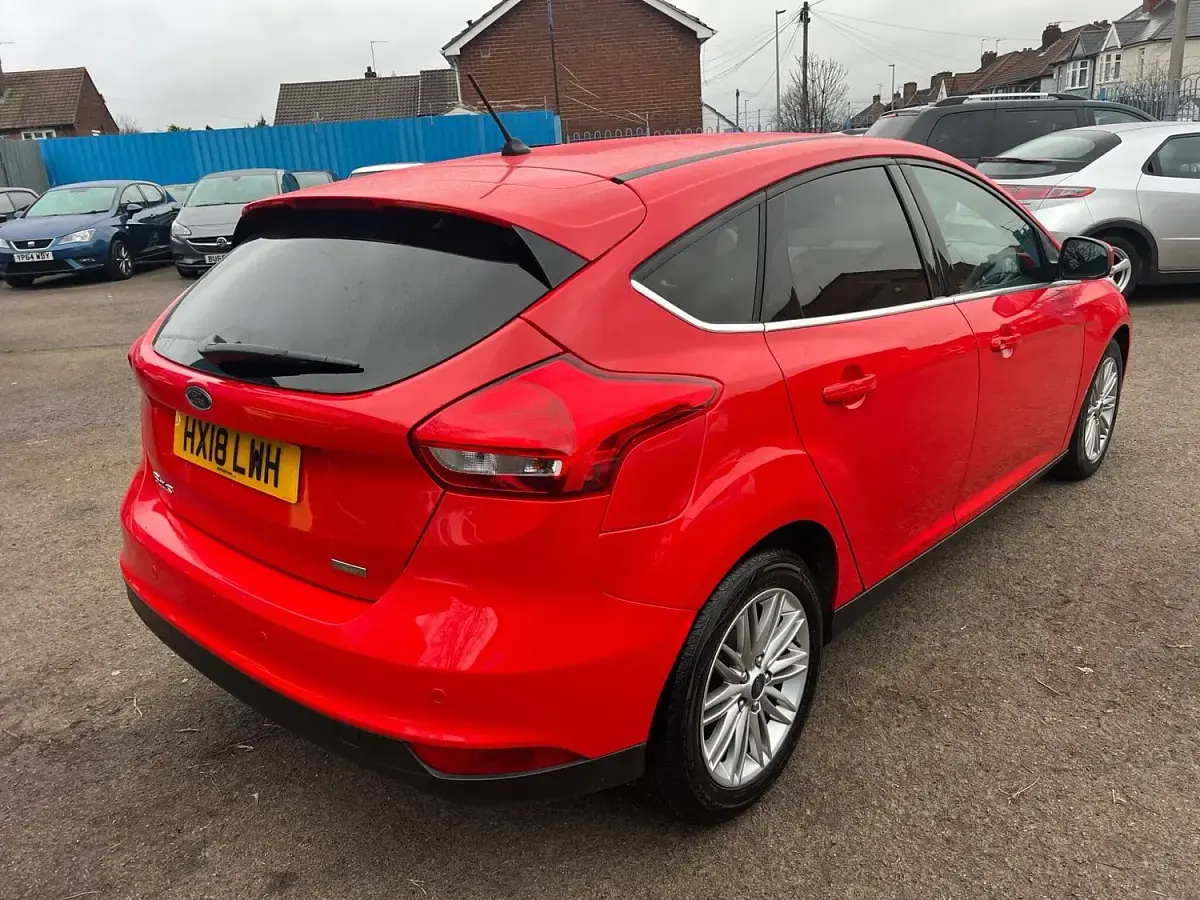 Used Ford Focus Zetec 125 HP (91 kW) 2018 Red Hatchback