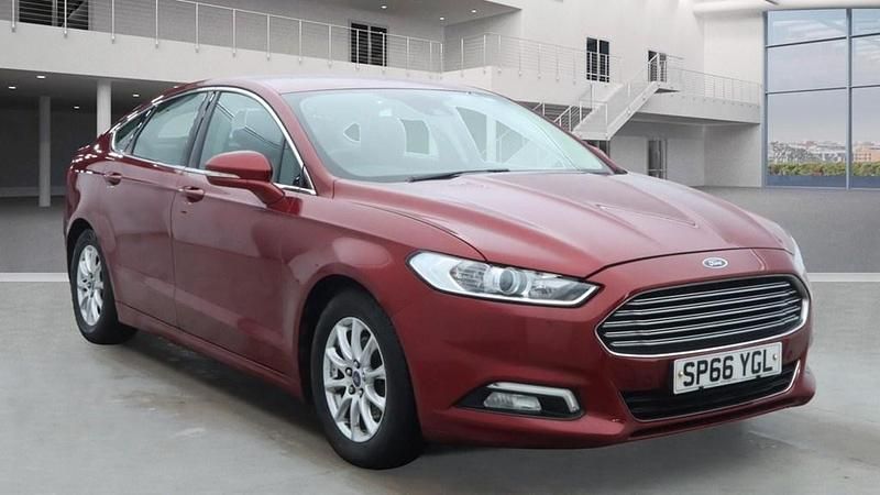 Used Ford Mondeo Titanium 180 HP (132 kW) 2016 Ruby red Hatchback